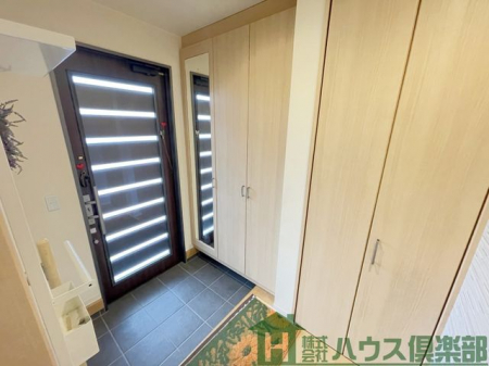 ���ց@����