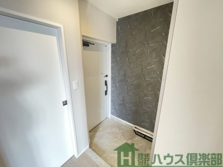 ���ց@����