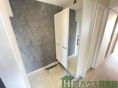 ���ց@����