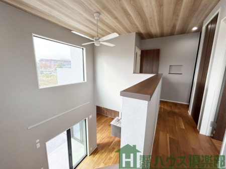 ���̑����ρ@�V�[�����O�t�@�����t���Ă���̂ŁA�㉺��Ԃ̊��g�����ɘa�ł��A��C�̏z���΂�����ł���