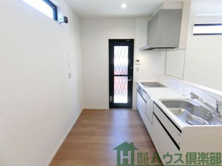 �L�b�`���@�L�b�`���w�ʂɂ̓J�b�v�{�[�h�Ɗ����Ȃ��悤�����ʒu�ɑ�������܂���