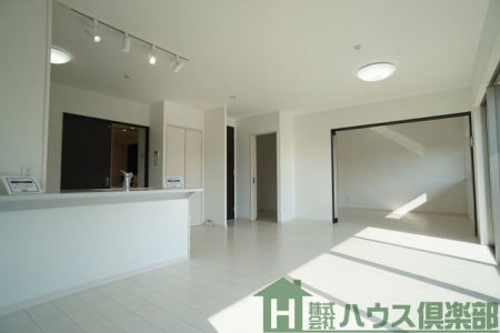 ���r���O�@��P�W�D�Q���̂k�c�j�ł��I�ׂ̗m���ƂȂ���Ɩ�Q�S���z���̍L�X��ԂɂȂ�܂���