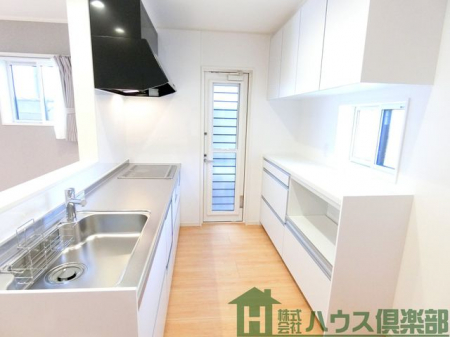 �L�b�`���@�L�b�`���w�ʂɂ̓J�b�v�{�[�h�������t�����Ă��܂��I���[�͂�����܂��ˁ�