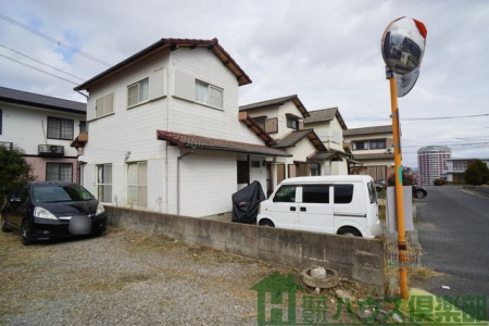 ���n�O�ώʐ^�@�؉ƂƓy�n�̊Ԃɂ͕�������܂��B