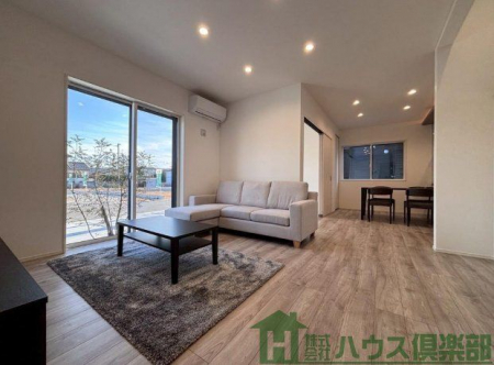 ���r���O�@������̌����t���b�g�ɍL����A�Ƒ��ɗD��������