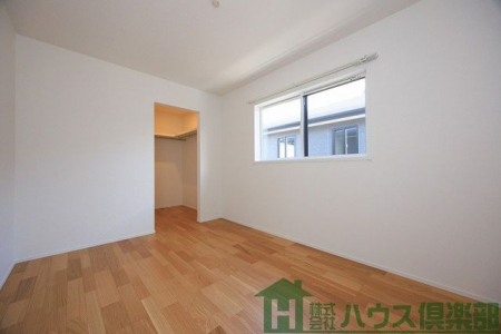 ���ց@�g������̗ǂ��m���B�Ƒ����ꂼ��v���C�x�[�g��Ԃ��m�ۂł��܂��B�i�Q�K�j