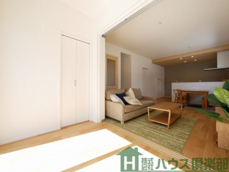 ���r���O�@�L�b�`���E���r���O�E�m�����꒼���ɂȂ���J���I�ȋ�ԁB�Ƒ��̋C�z�������Ȃ���߂����܂��B