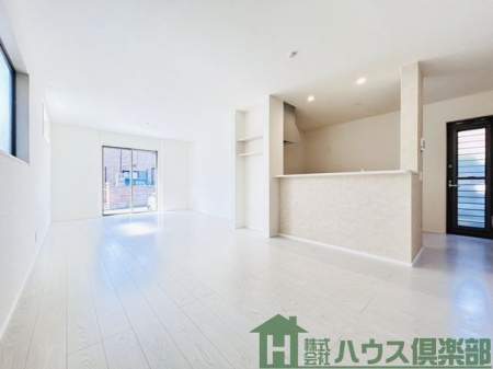 ���r���O�@�Ƒ��݂�Ȃ�������肭�낰��A�L�X20���̊J���I�ȃ��r���O��ԁB