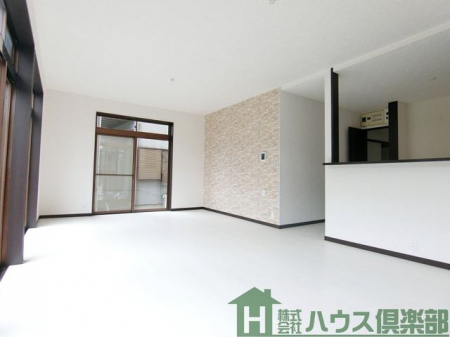 ���r���O�@�R�ʍ̌��Ŗ��邢���r���O�Ɂ�