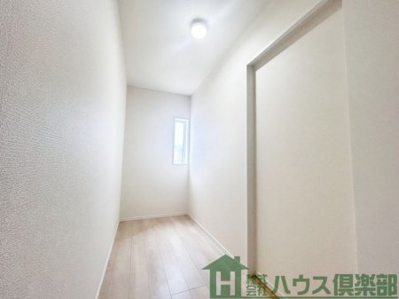 ���n�ē��}�@���r���O���ɕ֗��Ȏ��[�X�y�[�X����B�p���g���[����[�����Ƃ��Ċ��p�\�B