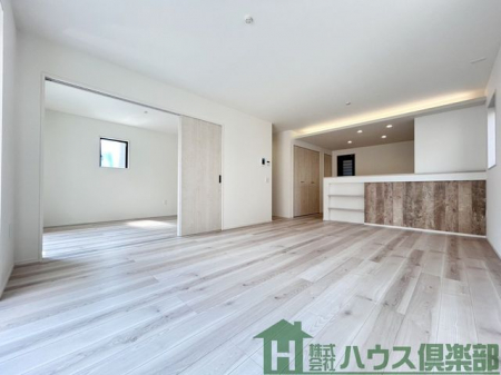 ���r���O�@18.1���̍L�XLDK�͊J����������A���邭�Ƒ������R�ƏW�܂��Ԃł��B