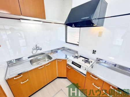 �L�b�`���@�V�i�����ς̃L�b�`���ŁA���X�̂����������K�ɍs���܂��B