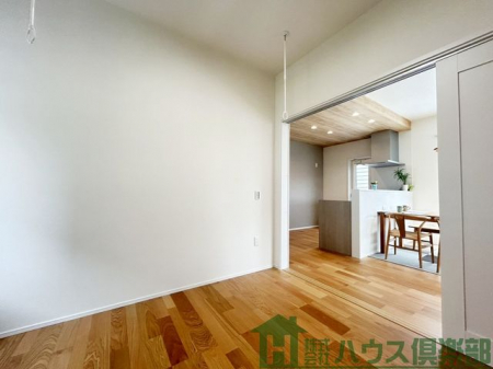 ���̑����ρ@���P�K�m���i�S�D�U���j���r���O�ɗאڂ��Ă���A���q�l���V�ԗl�q���L�b�`�����猩������S�̋�ԁB�܂��A���q���ɂ��g���₷�����p�r�ȋ��