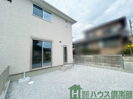 ���n�O�ώʐ^�@���q�l�̗V�я��BBQ�ȂǑ��p�r�Ɏg�����Ƃ�̒�X�y�[�X�B�Ƒ��̎��Ԃ��y���߂閣�͂̋�Ԃł�