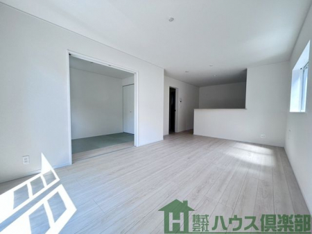 ���r���O�@�����r���O16���J�����̂��郊�r���O�ŁA�Ƒ���������肭�낰���Ԃł�