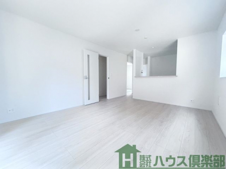 ���r���O�@�����r���O15���J�����̂��郊�r���O�ŁA�Ƒ���������肭�낰���Ԃł�