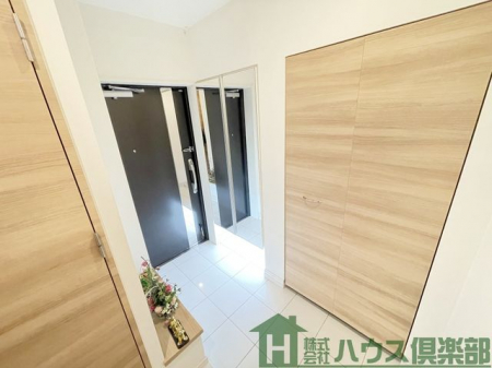 ���ց@����