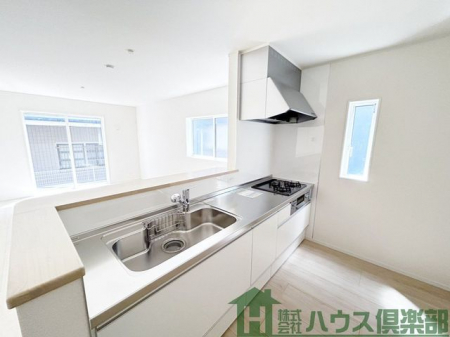 �L�b�`���@���L�b�`����b���e�ޑΖʎ��L�b�`���ŁA�Ǝ������Ȃ���Ƒ��Ƃ̎��Ԃ��y���߂܂�