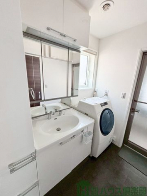 ���ց@�g������ɗD�ꂽ���ʃX�y�[�X�B���[�͂�����A��������Ƃ�����Ԃ�ۂĂ܂��B